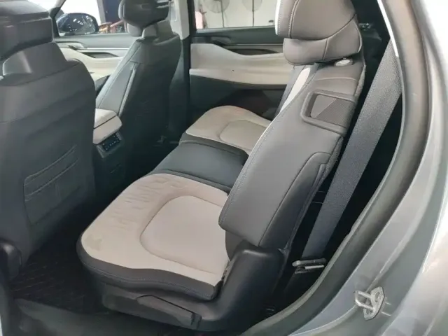 Ford Edge — Фото автомобиля 16