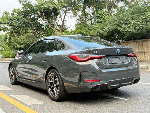 BMW i4 — Фото автомобиля 16
