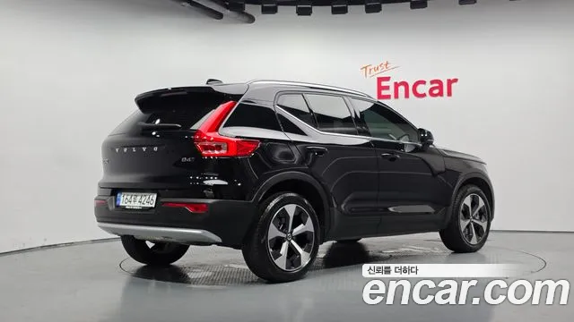 Вольво XC40 B4 Ultimate Bright — Фото автомобиля 2