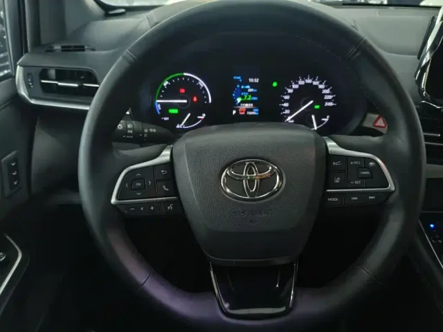 Toyota Granvia — Фото автомобиля 10