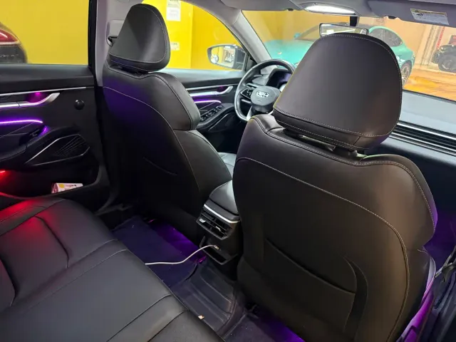 Geely Emgrand — Фото автомобиля 10