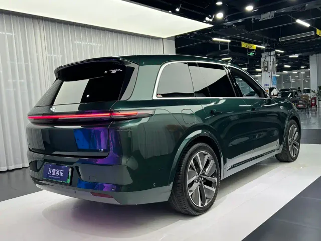 Li Auto L8 — Фото автомобиля 9