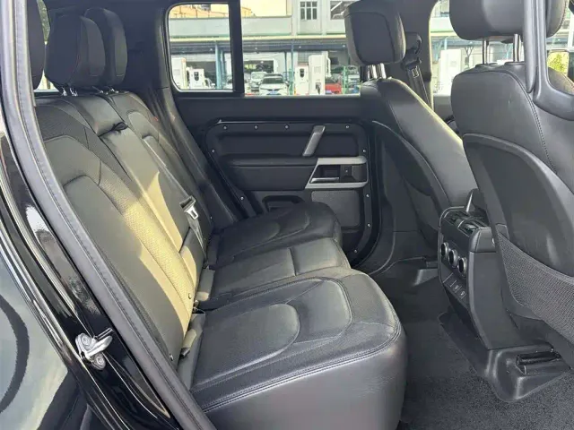 Land Rover Defender — Фото автомобиля 8