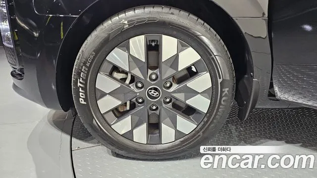 Hyundai Staria Staria 4WD Lounge 9 мест — Фото автомобиля 5