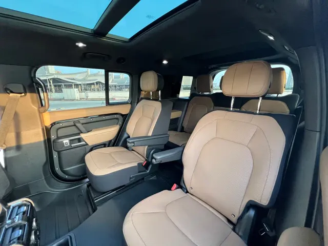 Land Rover Defender — Фото автомобиля 11