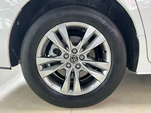 Toyota Sienna — Фото автомобиля 27