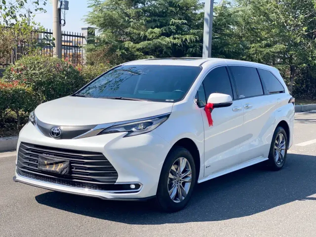 Фотография автомобиля — Toyota Sienna
