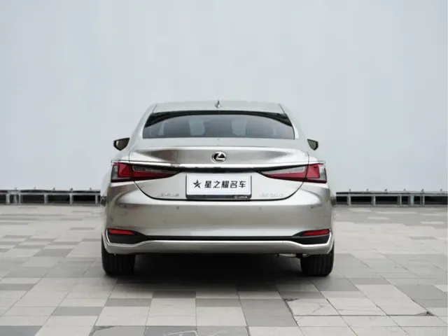 Lexus ES — Фото автомобиля 6