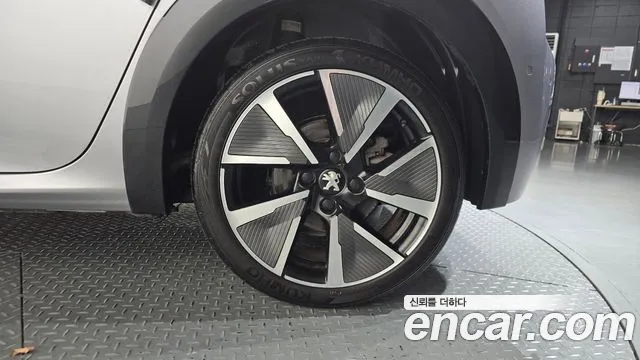 Peugeot 208 — Фото автомобиля 6