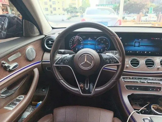Mercedes-Benz E-Class — Фото автомобиля 6
