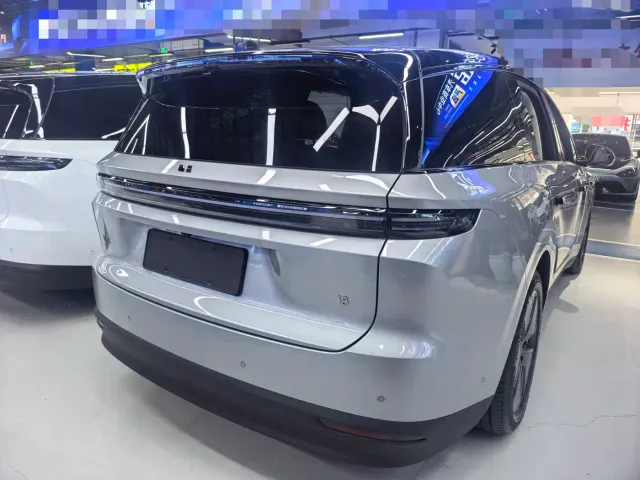 Li Auto i8 — Фото автомобиля 8