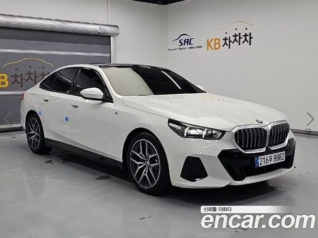 BMW 5 Series G60 — Фото автомобиля 4