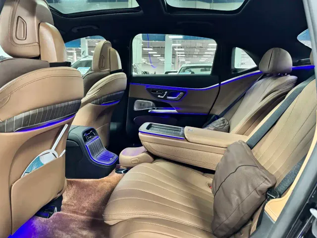 Mercedes-Benz E-Class — Фото автомобиля 5