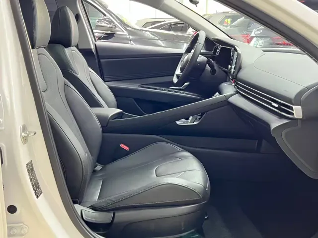 Hyundai Elantra — Фото автомобиля 19