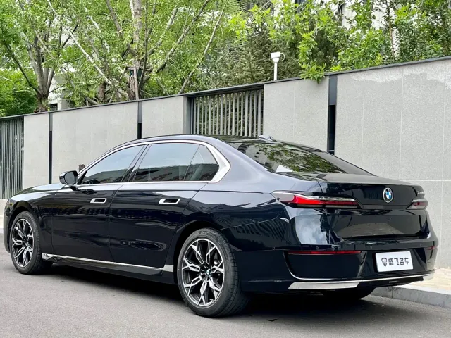 BMW 7 Series — Фото автомобиля 6