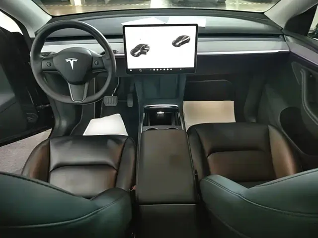Tesla Model Y — Фото автомобиля 9