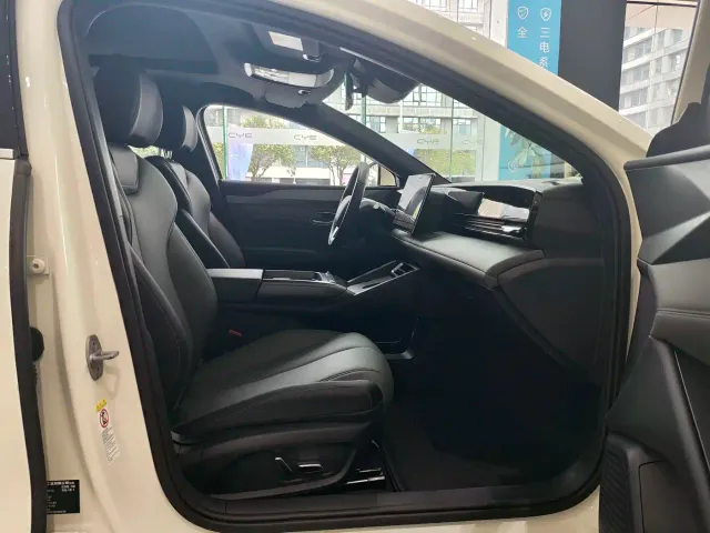 BYD Qin L — Фото автомобиля 17