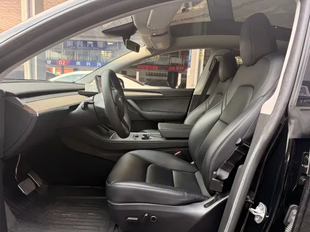 Tesla Model Y — Фото автомобиля 4