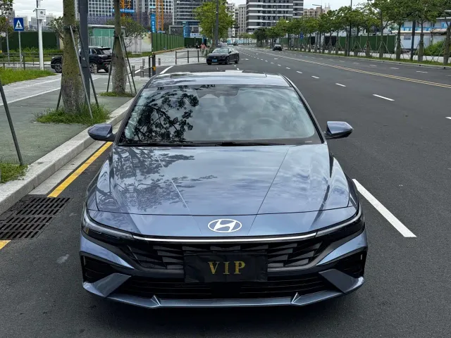 Hyundai Elantra — Фото автомобиля 4