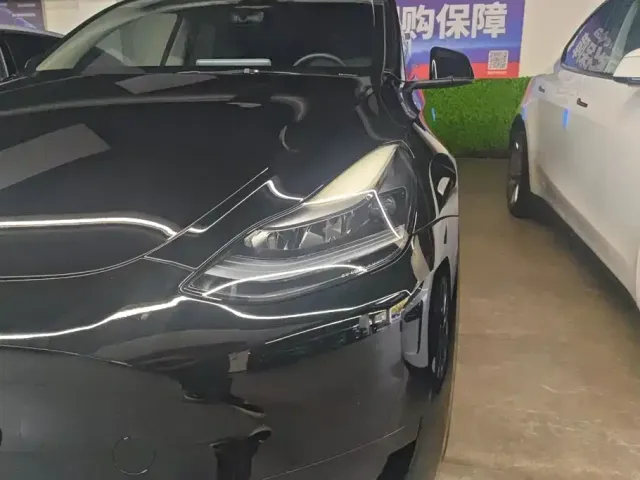 Tesla Model Y — Фото автомобиля 5