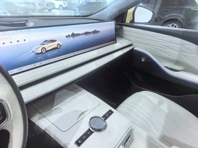 Geely Galaxy E8 — Фото автомобиля 7