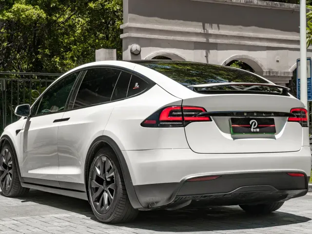 Tesla Model X — Фото автомобиля 4