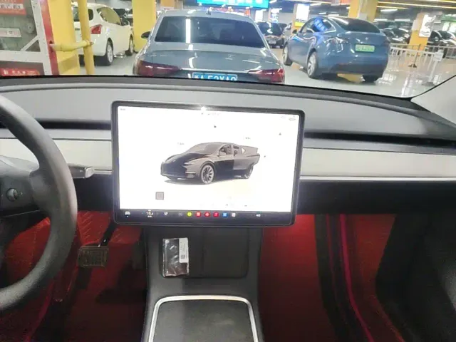 Tesla Model Y — Фото автомобиля 12
