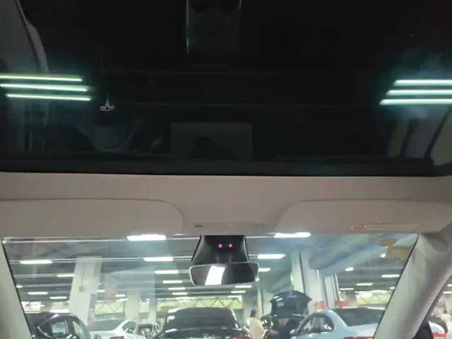 Tesla Model Y — Фото автомобиля 17