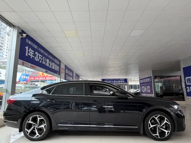 Volkswagen Passat — Фото автомобиля 14