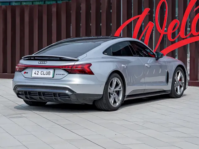 Audi e-tron GT — Фото автомобиля 8