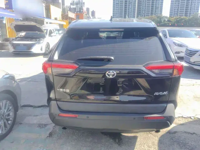 Toyota RAV4 — Фото автомобиля 5