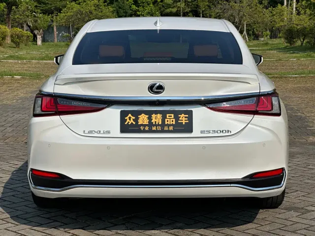 Lexus ES — Фото автомобиля 13