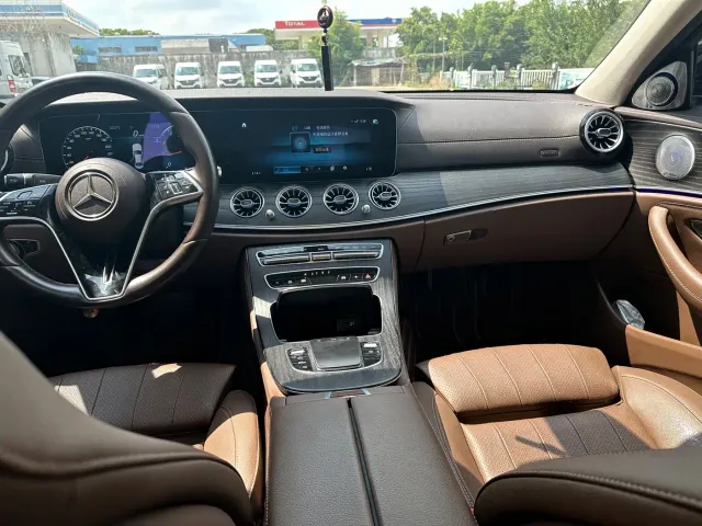 Mercedes-Benz E-Class — Фото автомобиля 8