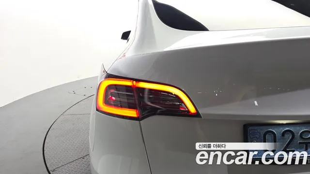 Tesla Model Y — Фото автомобиля 20