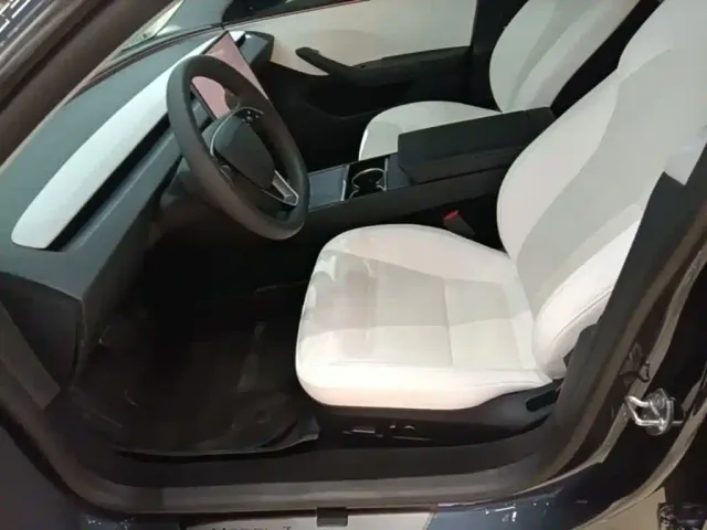 Tesla Model 3 — Фото автомобиля 14