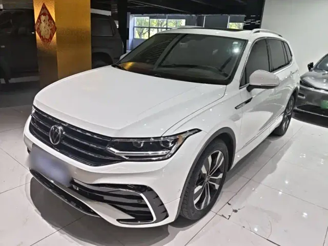 Фотография автомобиля — Volkswagen Tiguan L