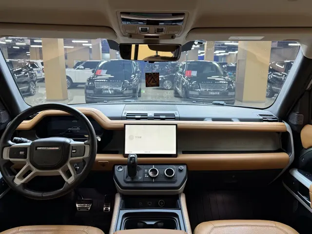 Land Rover Defender — Фото автомобиля 4