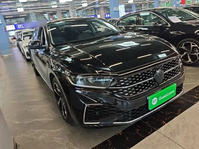Volkswagen Passat — Фото автомобиля 3