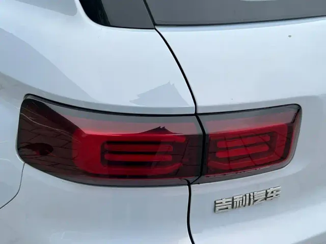 Geely ICON — Фото автомобиля 10