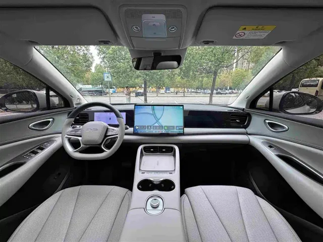 BYD Sealion 06 — Фото автомобиля 14