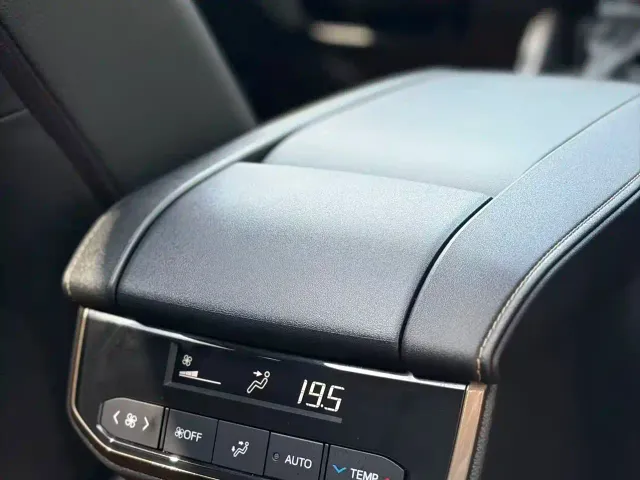 Toyota Highlander — Фото автомобиля 10
