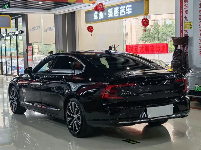 Volvo S90 — Фото автомобиля 4