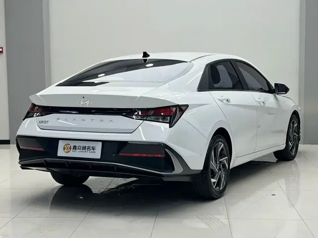 Hyundai Elantra — Фото автомобиля 14