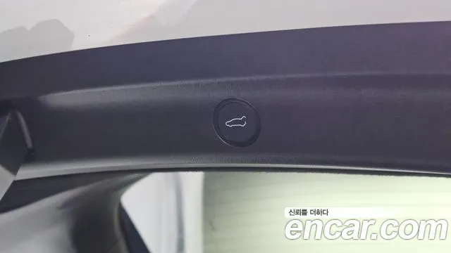 Tesla Model Y — Фото автомобиля 19