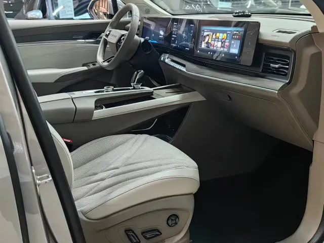 Roewe RX9 — Фото автомобиля 6