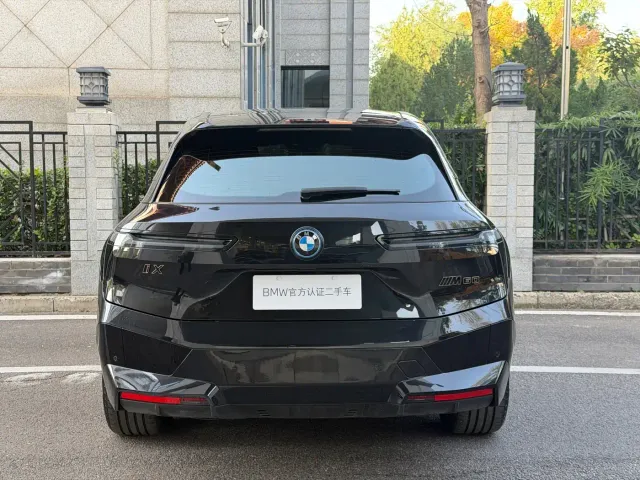 BMW iX M60 — Фото автомобиля 3