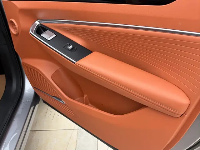 Geely Boyue — Фото автомобиля 8