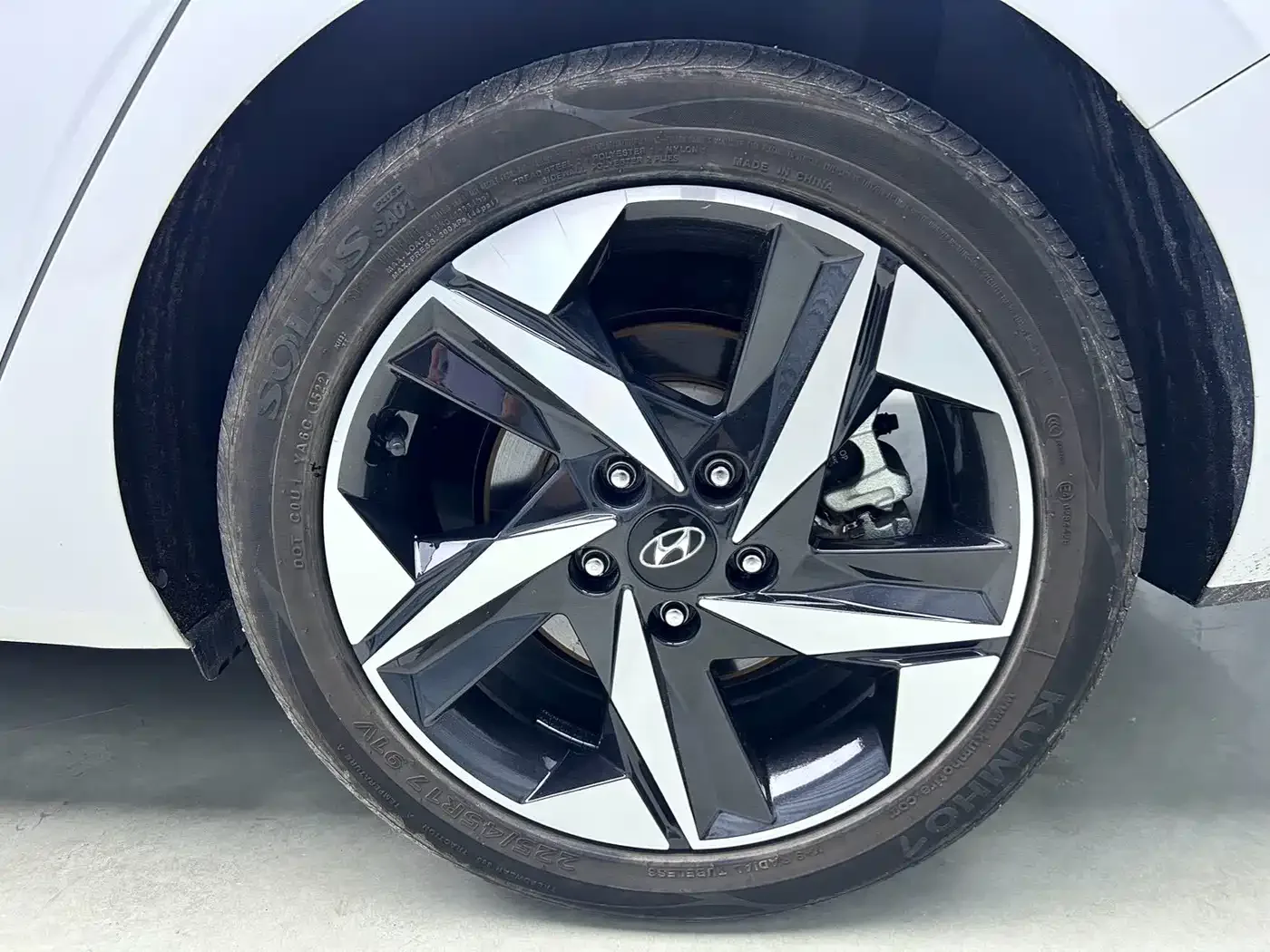 Hyundai Elantra 2022 1.5L CVT LUX Premium Edition — Фото автомобиля 20