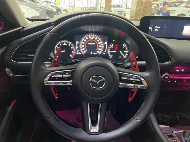 Mazda Axela — Фото автомобиля 19