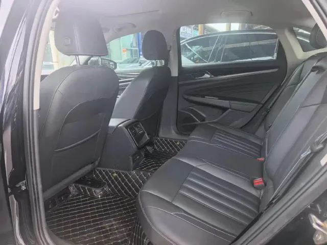 Volkswagen Passat — Фото автомобиля 5